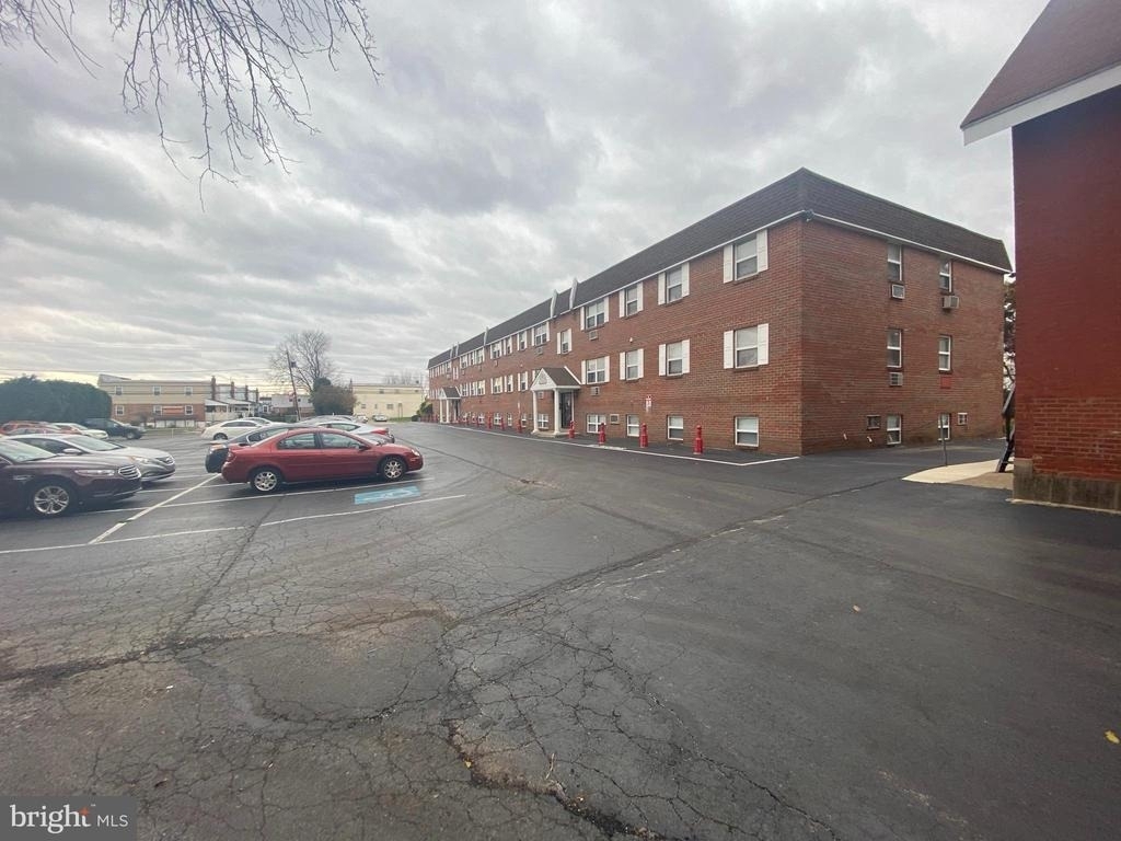 711 Ashland Avenue - Photo 1