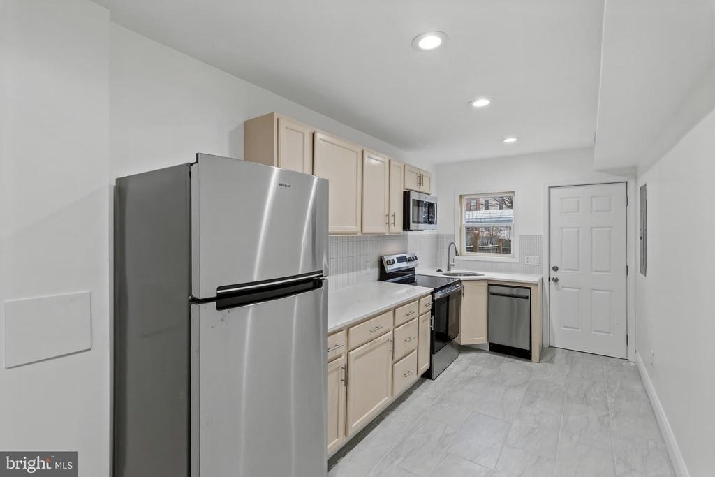 458 E Federal Street - Photo 2