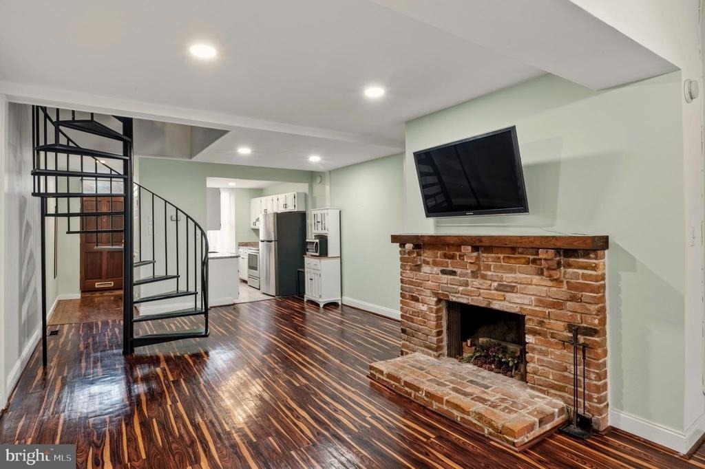 636 Portland Street - Photo 3