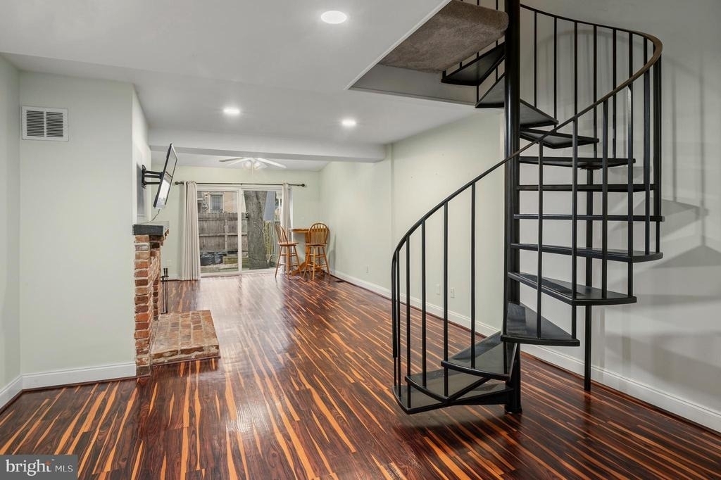 636 Portland Street - Photo 2
