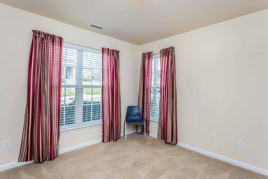 240 Michigan Avenue - Photo 32