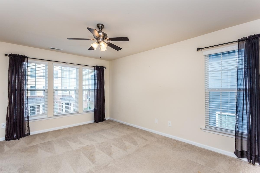 240 Michigan Avenue - Photo 24