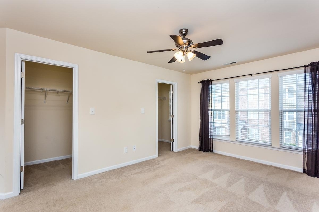 240 Michigan Avenue - Photo 33
