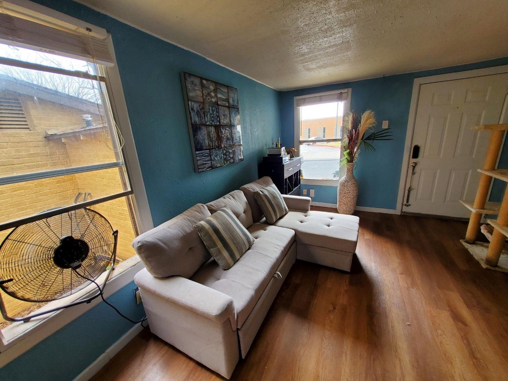 1034 Wheatley Dr - Photo 0