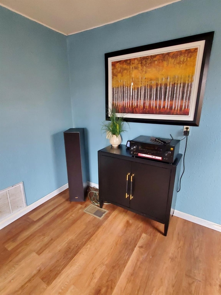 1034 Wheatley Dr - Photo 2