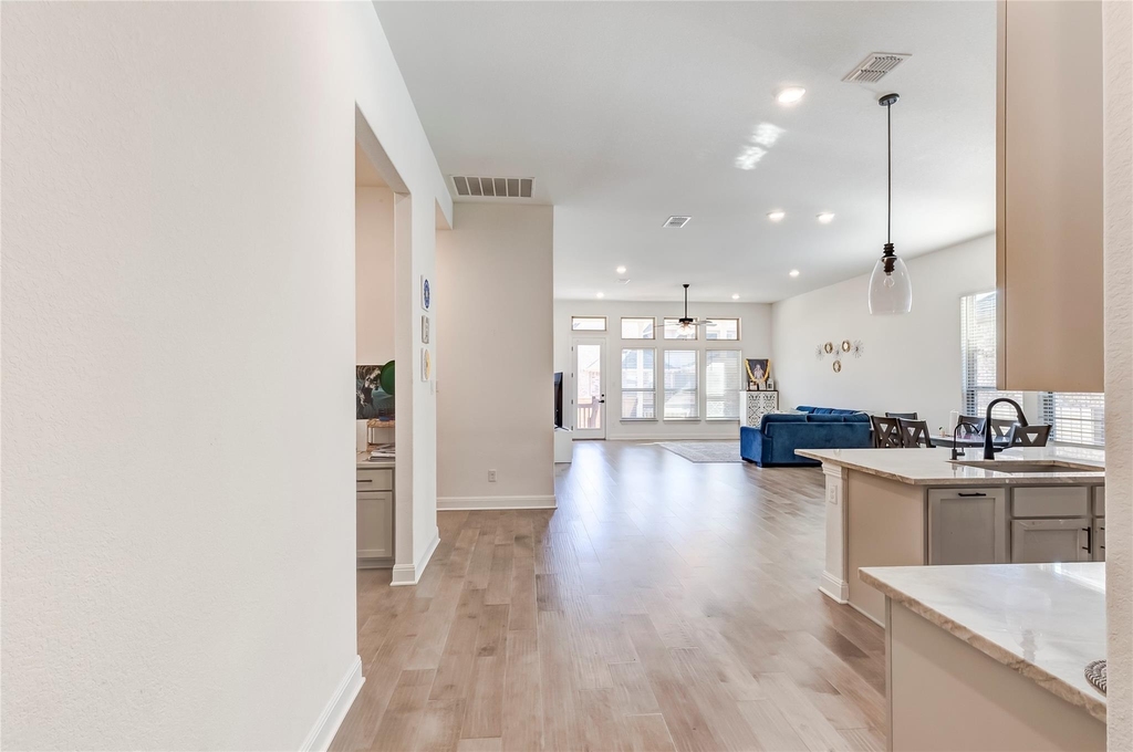 2824 Stone Branch Dr - Photo 4