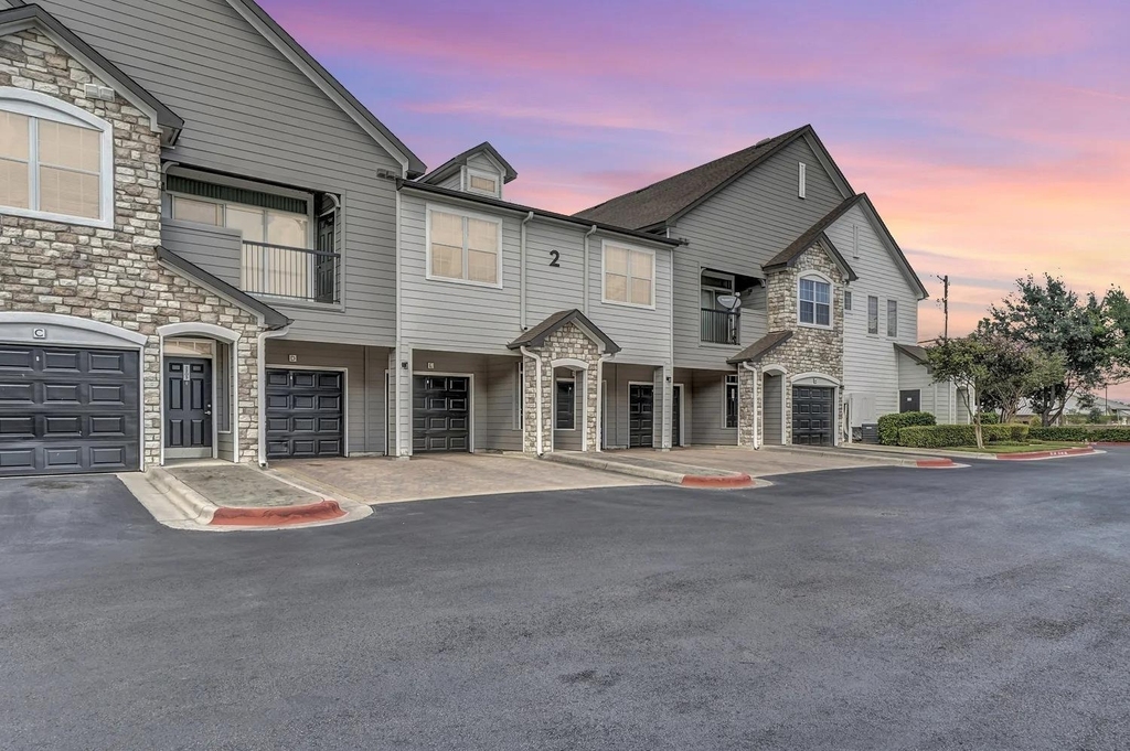 12215 Hunters Chase Dr - Photo 0