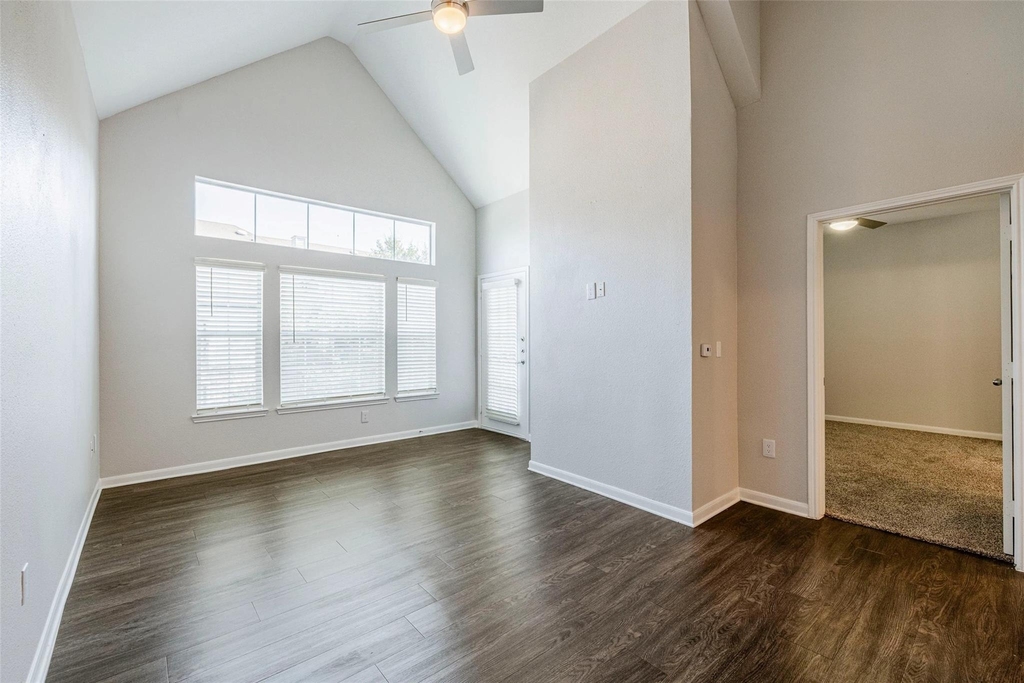 12215 Hunters Chase Dr - Photo 5