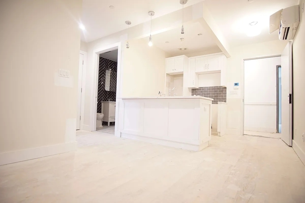 1080 Rogers Avenue - Photo 2