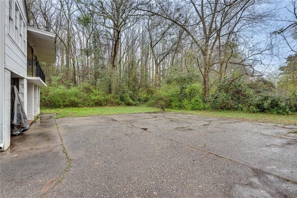 1287 Eastland Road Se - Photo 6
