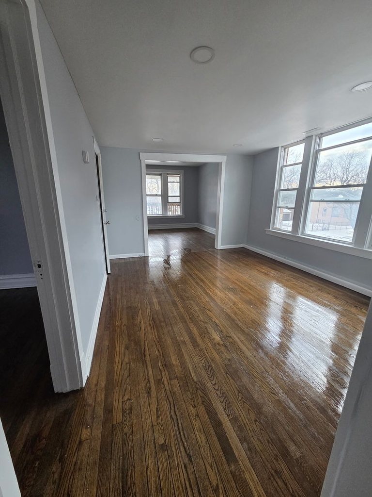 2704 E 77th Street - Photo 3