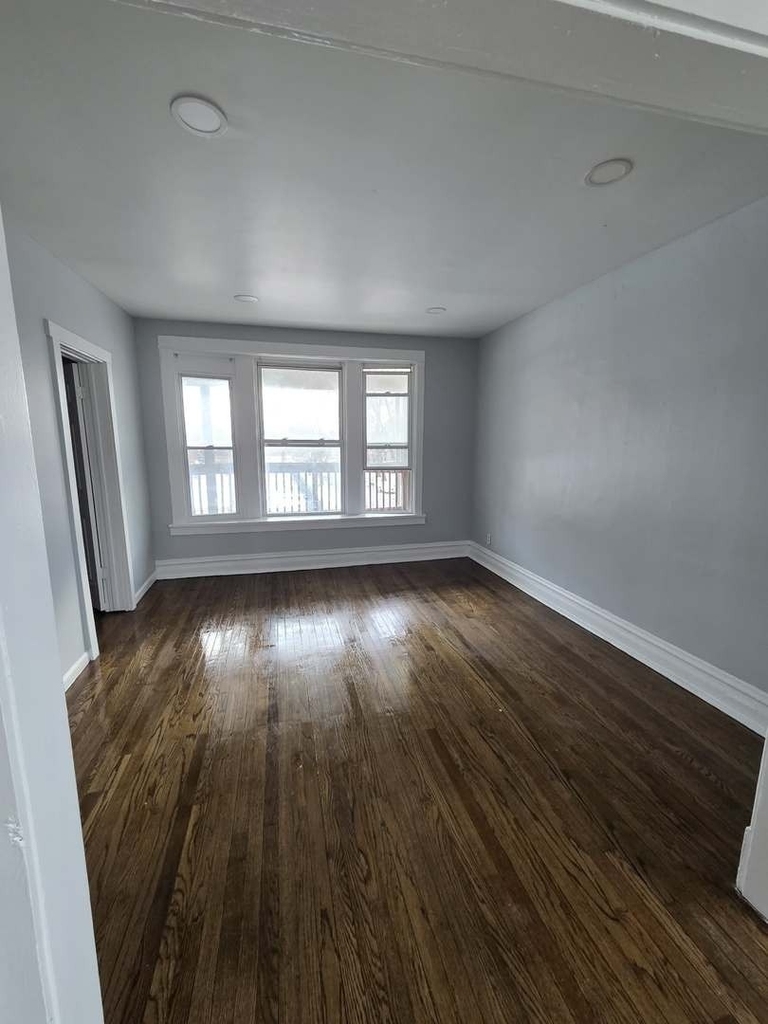 2704 E 77th Street - Photo 2