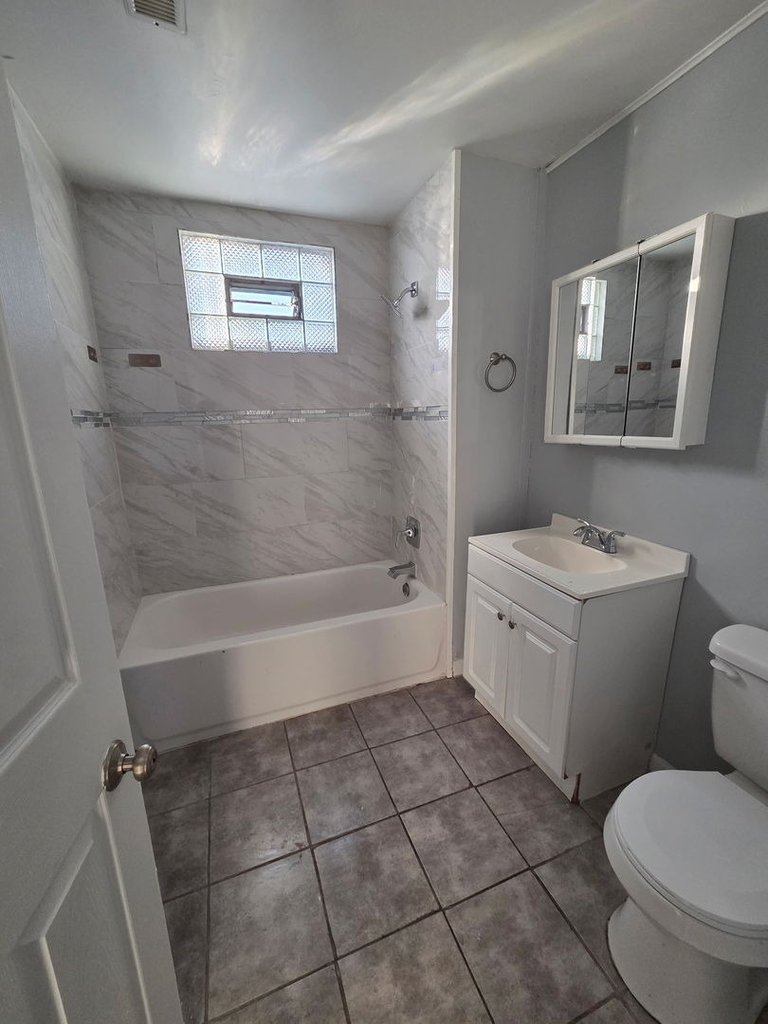 2704 E 77th Street - Photo 8