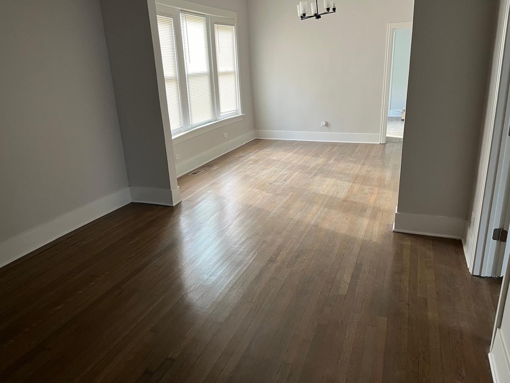 11578 S Perry Avenue - Photo 2