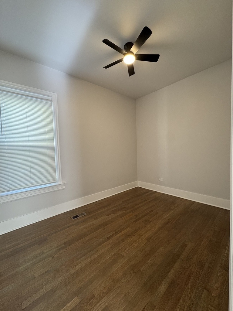 11578 S Perry Avenue - Photo 3