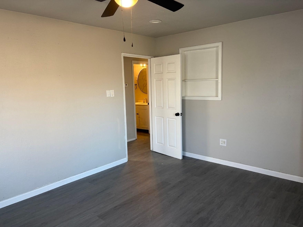 5406 Lyndhurst Drive - Photo 11