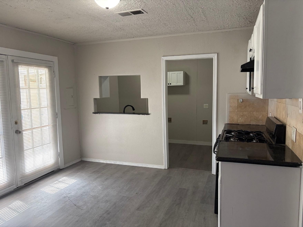 5406 Lyndhurst Drive - Photo 3