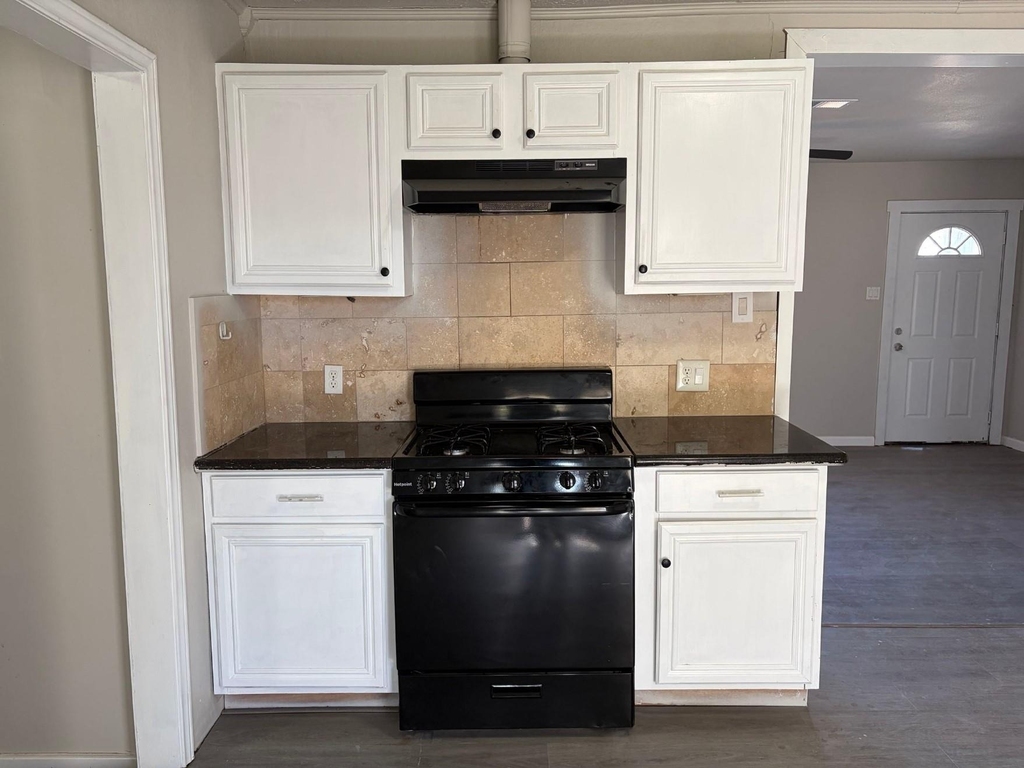 5406 Lyndhurst Drive - Photo 4