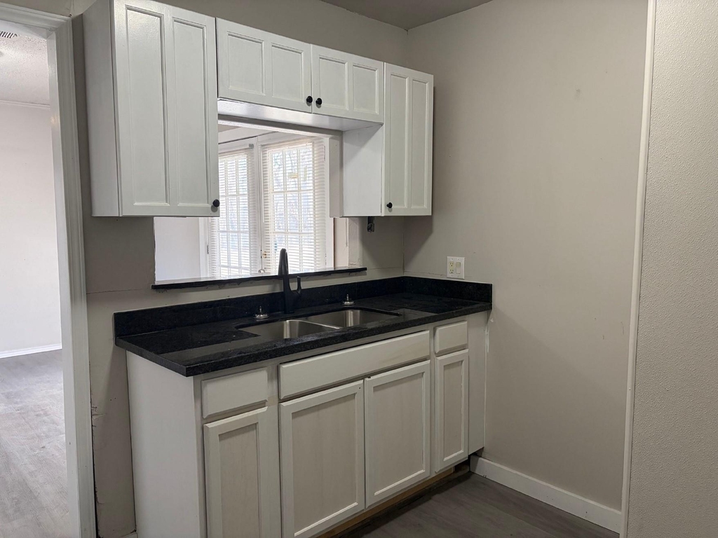 5406 Lyndhurst Drive - Photo 5
