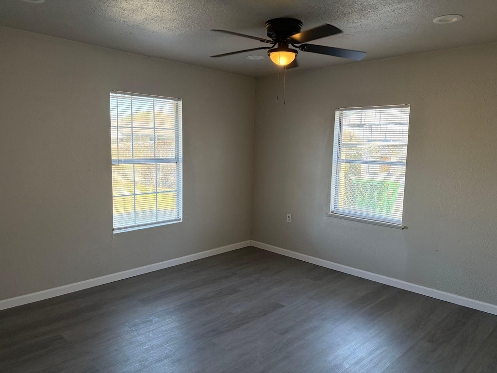 5406 Lyndhurst Drive - Photo 12