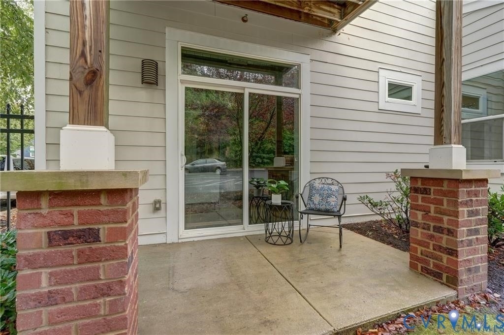 1020 Porter Street - Photo 2