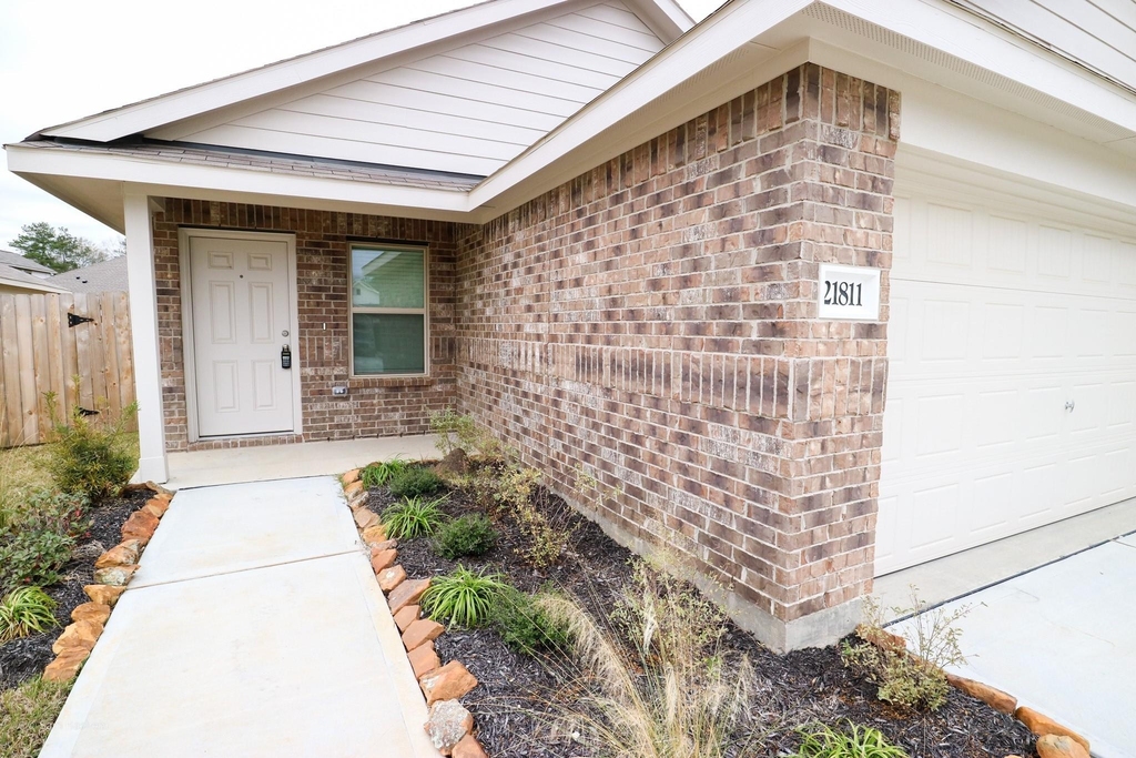 21811 Hickory Springs Court - Photo 2