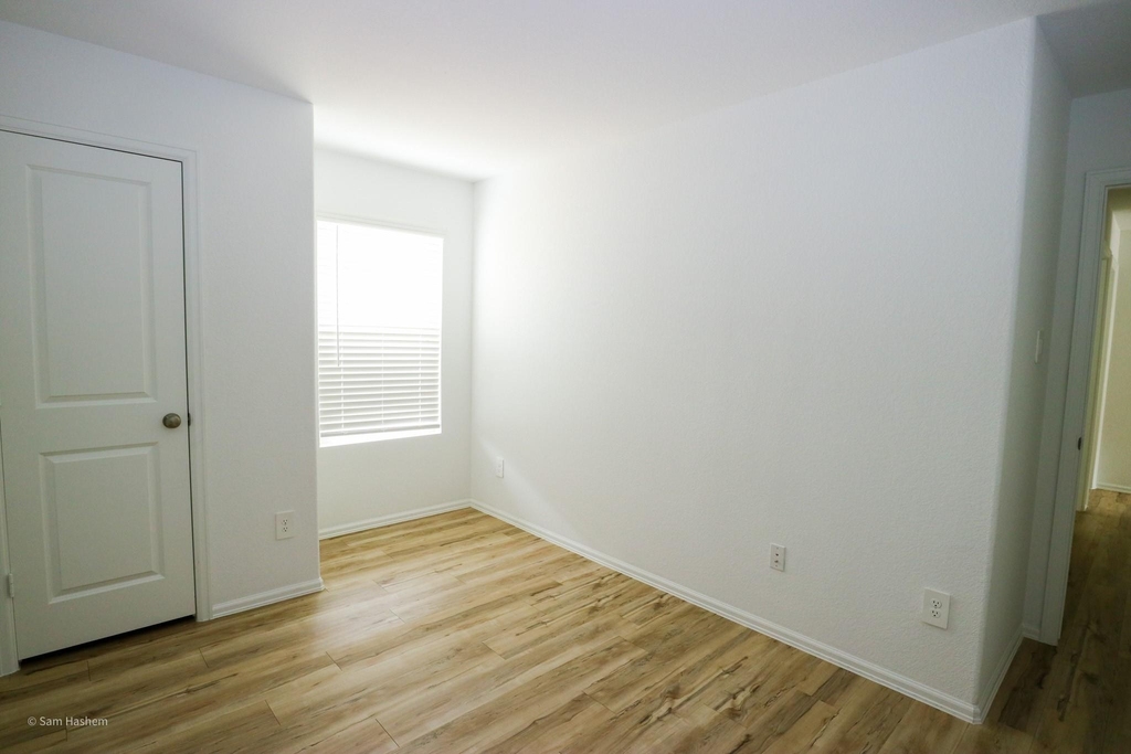 21811 Hickory Springs Court - Photo 17