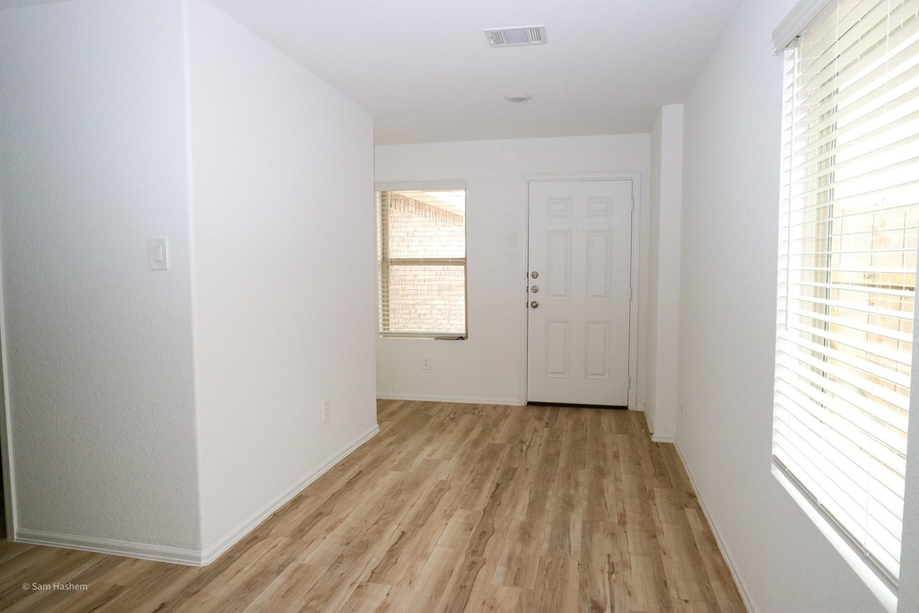 21811 Hickory Springs Court - Photo 7