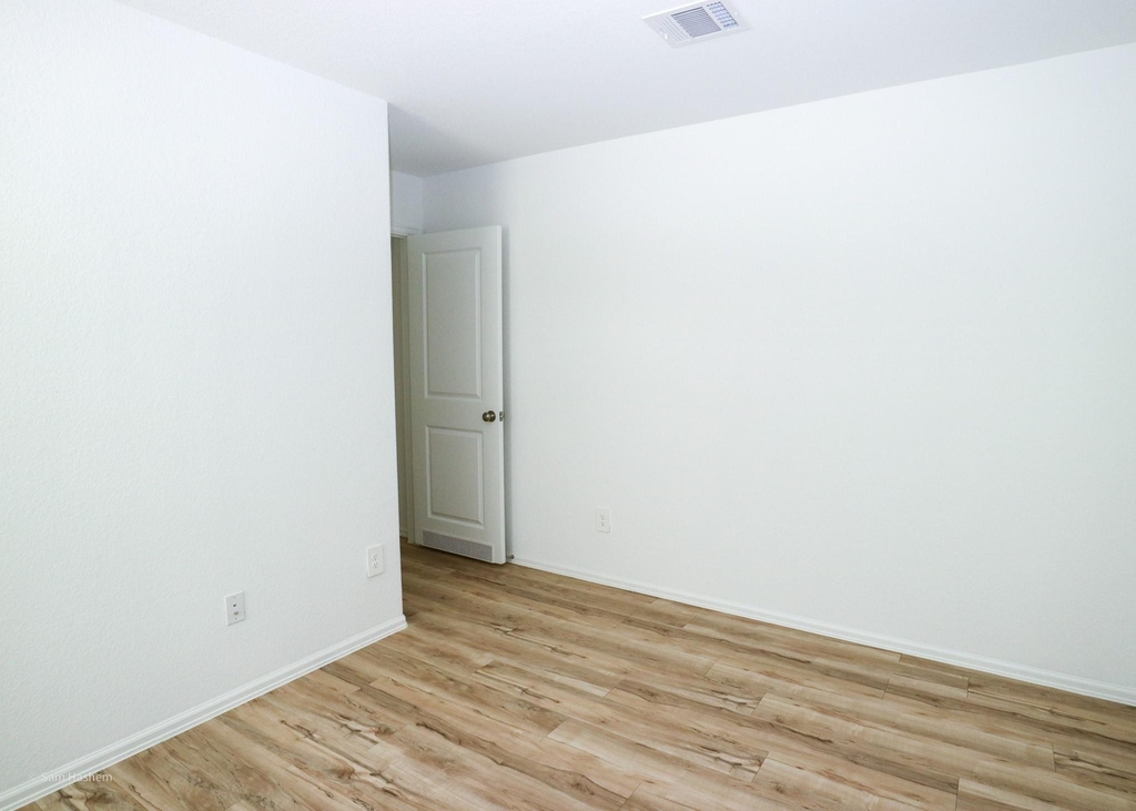 21811 Hickory Springs Court - Photo 16