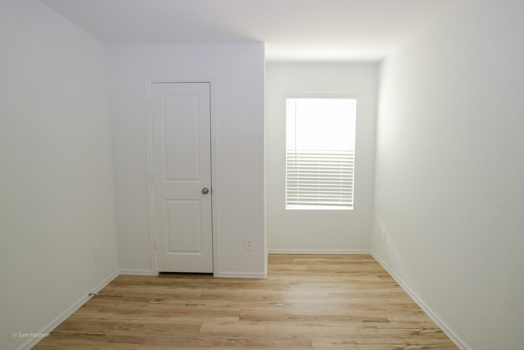 21811 Hickory Springs Court - Photo 15