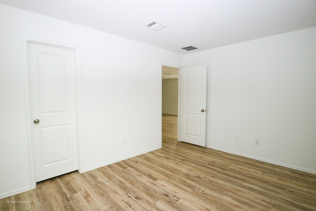 21811 Hickory Springs Court - Photo 9