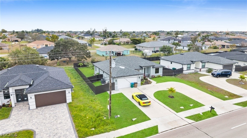 221 Chiquita Boulevard N - Photo 3