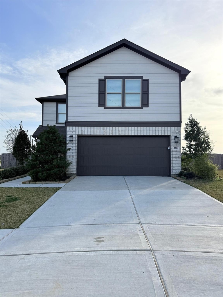 4915 Abbey Manor Lane - Photo 0