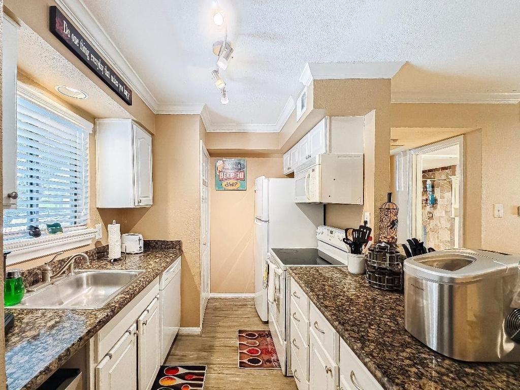 12100 Melville Dr - Photo 11