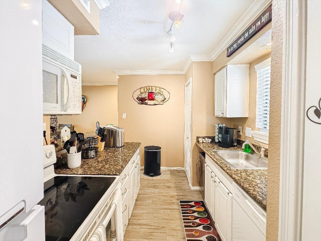 12100 Melville Dr - Photo 13