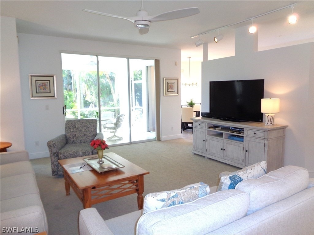 515 Laguna Royale Boulevard - Photo 3