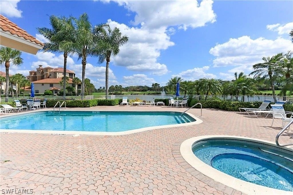 515 Laguna Royale Boulevard - Photo 0