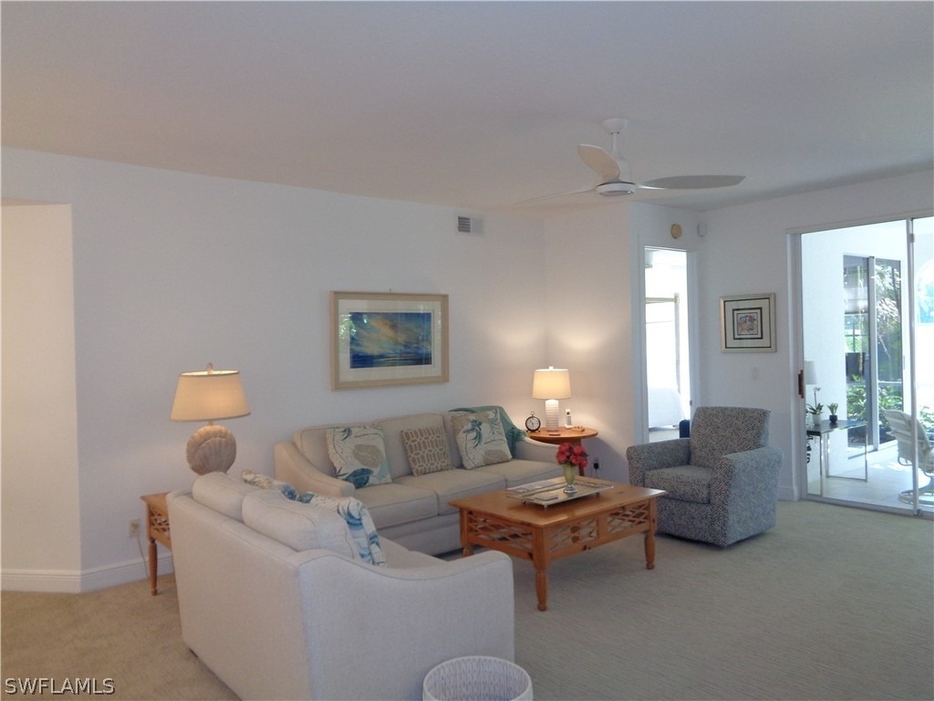 515 Laguna Royale Boulevard - Photo 2