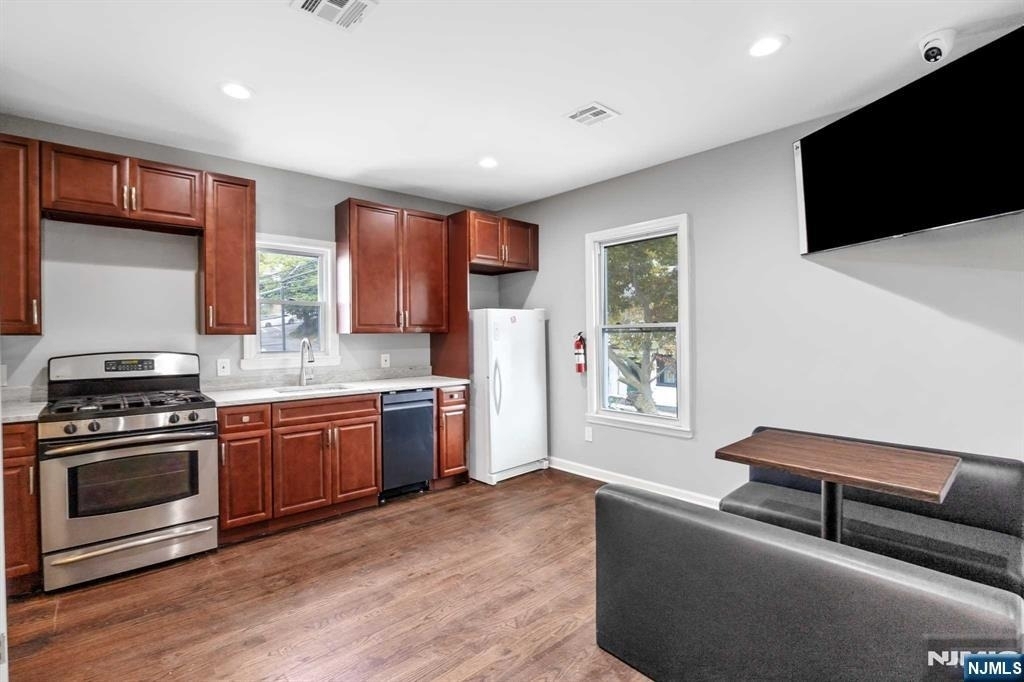 541 Union - Photo 8