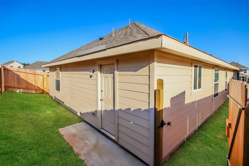 2525 Grayling Drive - Photo 2