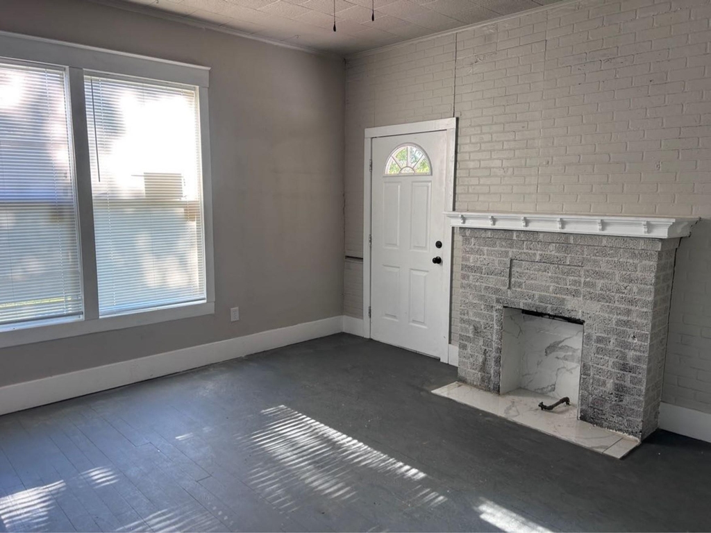1925 11th Street - Photo 3