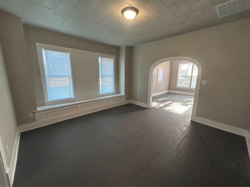 1925 11th Street - Photo 2
