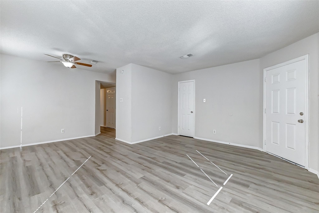 702 Lyle West Avenue - Photo 3