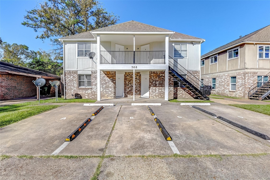702 Lyle West Avenue - Photo 1