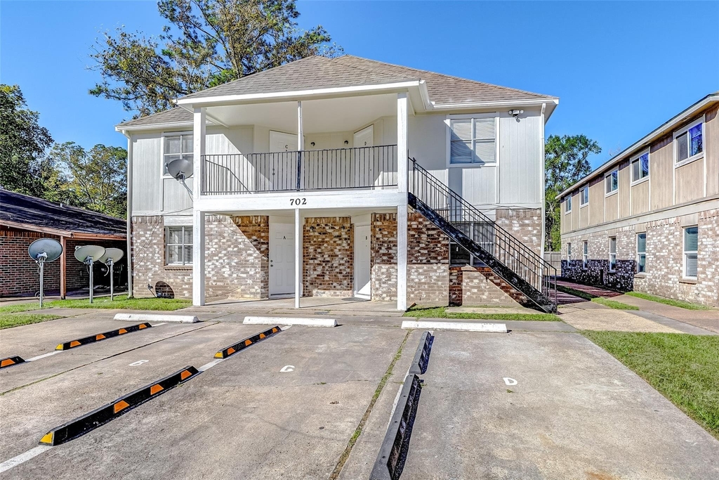 702 Lyle West Avenue - Photo 0