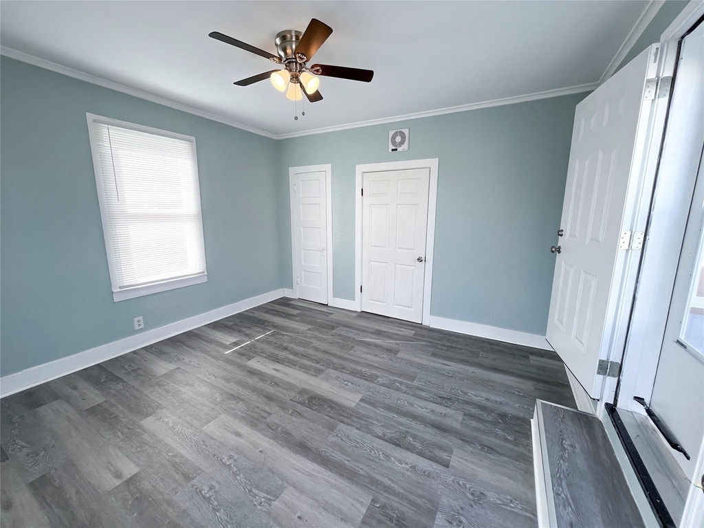 4114 Ave S 1/2 - Photo 4