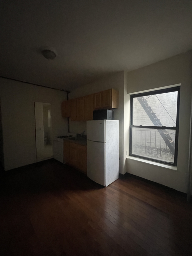 328 East 14th Street - Photo 2