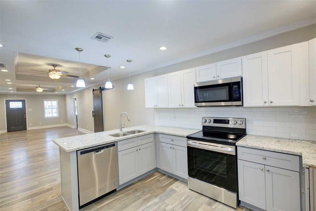 4220 Delhi Street - Photo 8