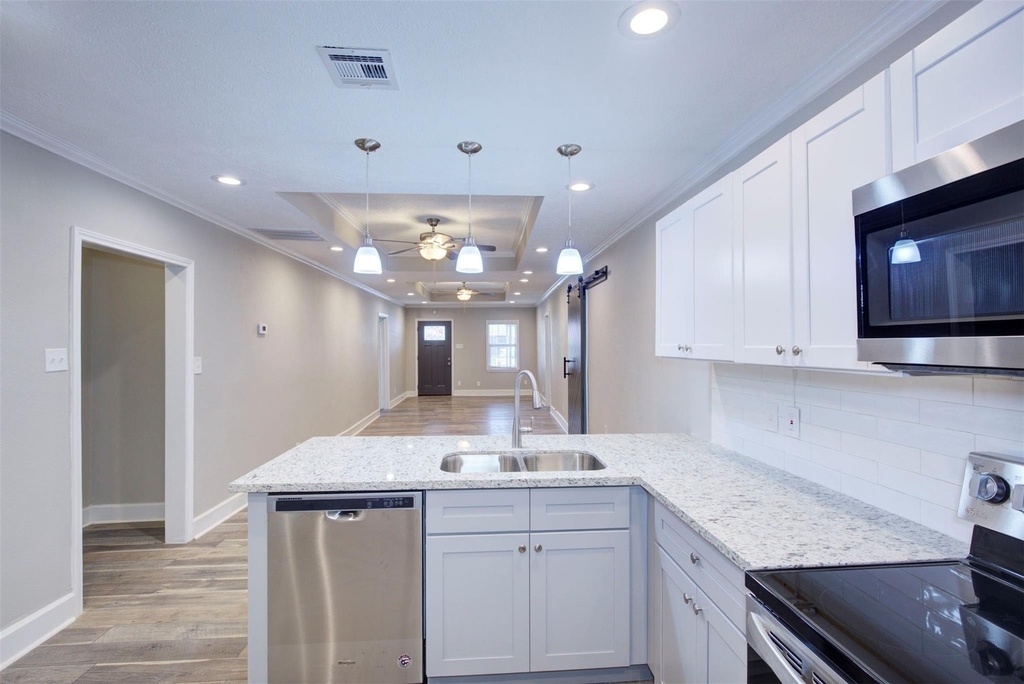 4220 Delhi Street - Photo 9