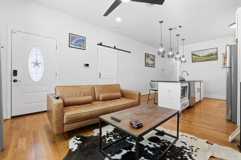 1401 Sydnor Street - Photo 3